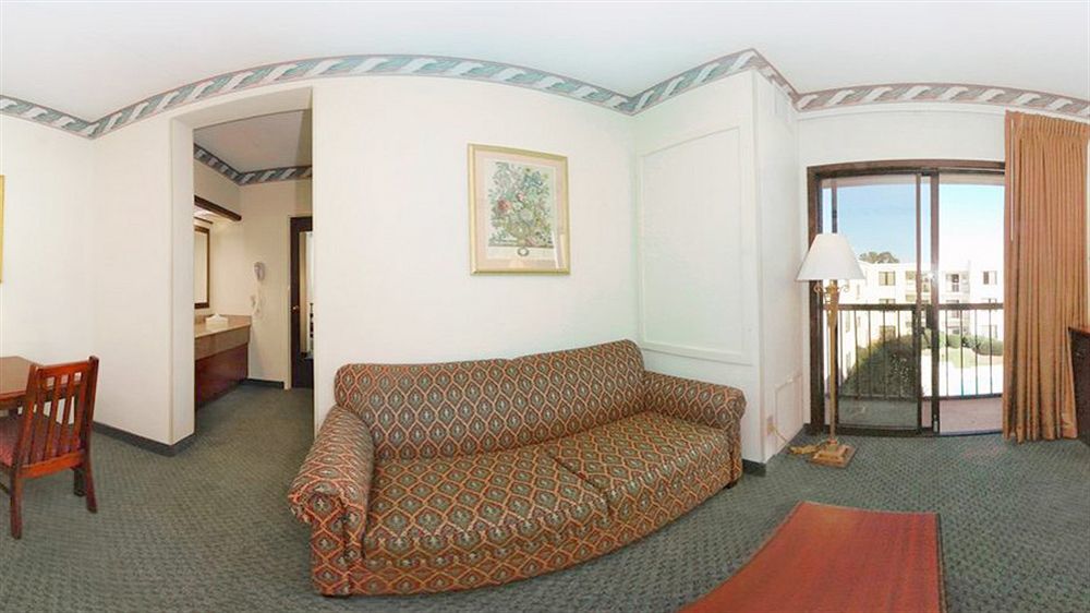 Four Points By Sheraton Raleigh North Εξωτερικό φωτογραφία